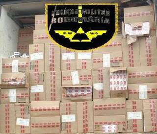 No total foram apreendidas 9.850 pacotes de cigarros contrabandeados. (Foto: divulgação)