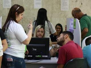 Quinta-feira tem 13 vagas para auxiliar de cozinha e 10 para lavador de carros