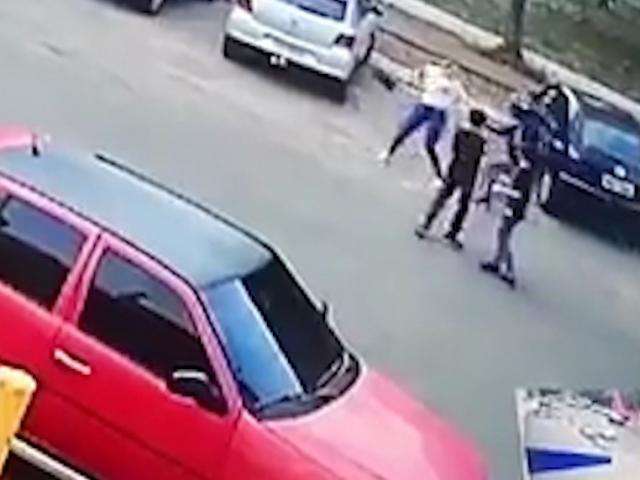 Com arma na m&atilde;o, bandido assalta mulher e crian&ccedil;as em frente &agrave; escola