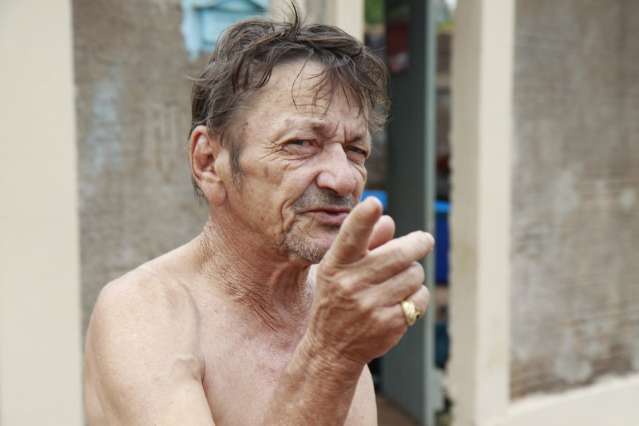 Moradores ficam assustados com &quot;passarela dos assaltos&quot; na Capital