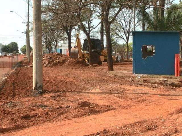 Homem &eacute; preso ap&oacute;s desacatar e tentar roubar arma de policial 