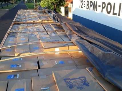 Contrabandista abandona carreta com 800 caixas de cigarros em assentamento 