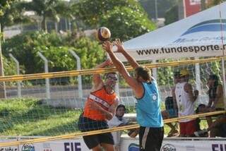 Edição estadual de vôlei de praia tem jogos decisivos neste domingo (Foto: Divulgação - FVMS)