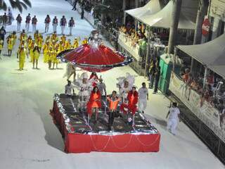 Carnaval movimentou mais de R$ 15 milhões em Corumbá. (Foto: Marlon Ganassin)