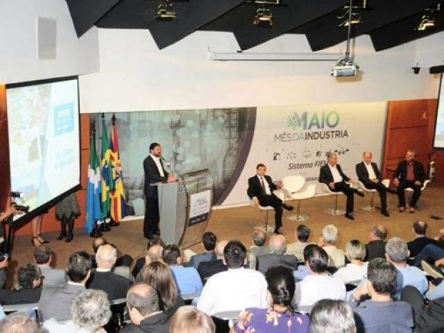 Reinaldo destaca for&ccedil;a e avan&ccedil;os da ind&uacute;stria em evento na Fiems
