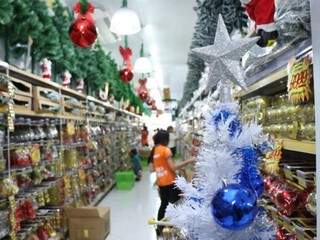 Decorações de Natal na loja Planeta no Centro (Foto: Henrique Kawaminami)
