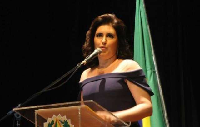 Simone agradece Andr&eacute; e cita momento dif&iacute;cil da pol&iacute;tica no pa&iacute;s