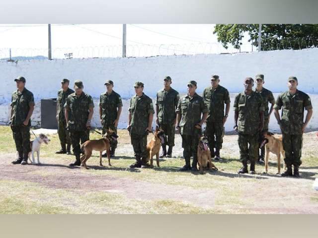Marinha abre canil e c&atilde;es ajudar&atilde;o no combate ao tr&aacute;fico de drogas