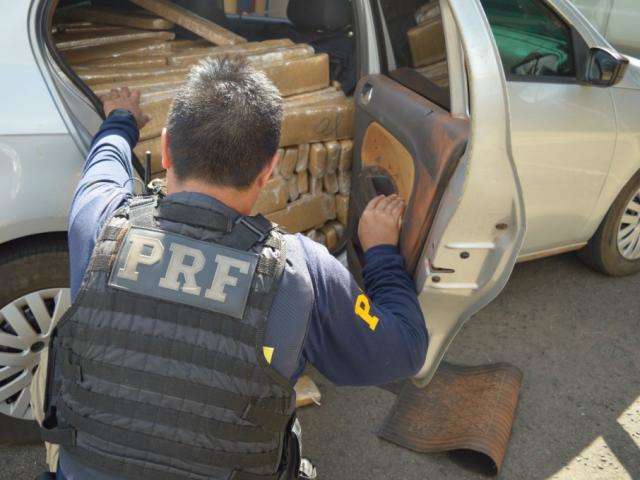 Traficante estaciona carro com 639 quilos de maconha em hotel e acaba preso