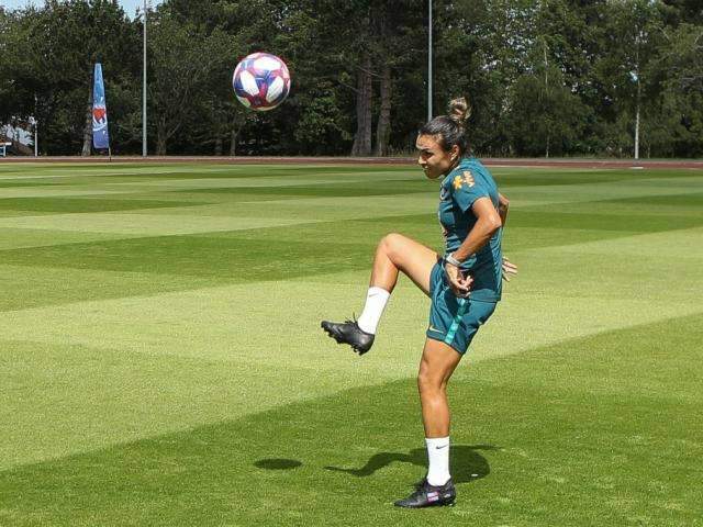 Brasil enfrenta anfitri&atilde; Fran&ccedil;a por vaga nas quartas da Copa do Mundo