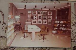 Interior da Foto Universo, a loja mais completa para os amantes de fotografia até os anos 2000 (Foto: Kísie Ainoã)