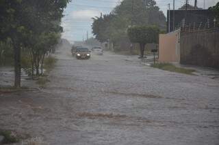 Rua inundada também no Bonança. (Foto: Pedro Peralta)