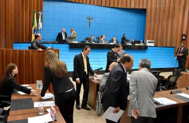 Assembleia aprova pagamento de piso salarial dos professores at&eacute; 2021