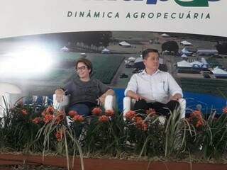 Ministra Tereza Cristina, ao lado de Maurício Saito, da Famasul, na Dinapec 2019. (Foto: Evelise Couto Moraes)