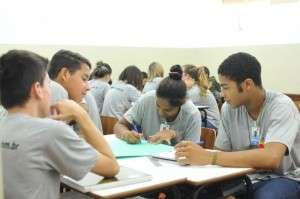 Alvo de investiga&ccedil;&atilde;o, Seleta atrasa sal&aacute;rios de adolescentes aprendizes