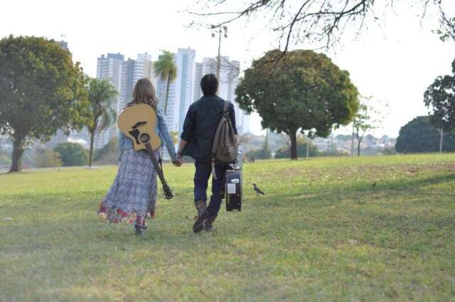 Ap&oacute;s 30 anos longe, professor e aluna se reencontram no amor e na m&uacute;sica