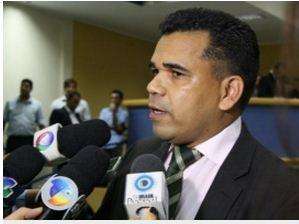 Justiça bloqueia R$ 270 mil em bens do prefeito, secretário e servidores