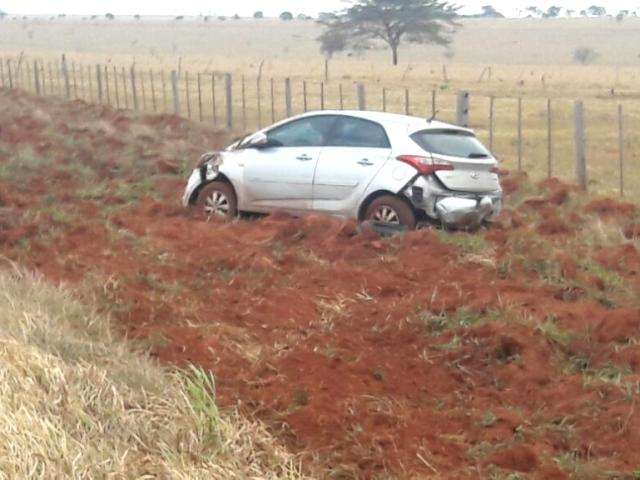 Condutor capota HB20, foge e abandona ve&iacute;culo com 427 kg de maconha