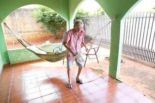 Aos 89 anos, Cascão diz que leva uma vida muito simples, mas ainda sabe dançar. (Foto: Paulo Francis)