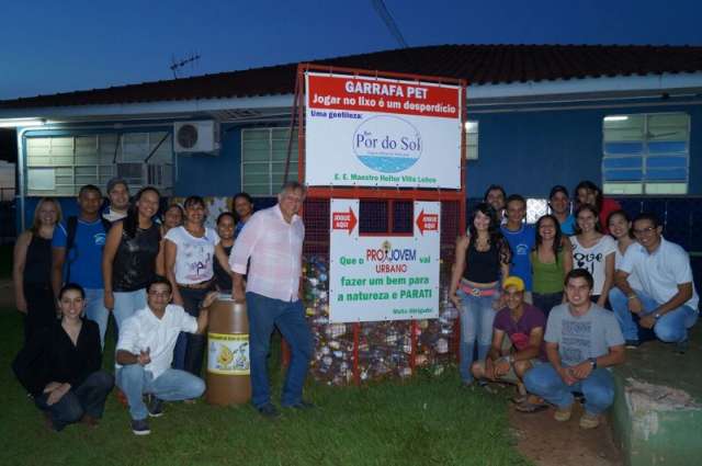 Projeto escolar expande e coleta de pets e &oacute;leo conta com ajuda de moradores