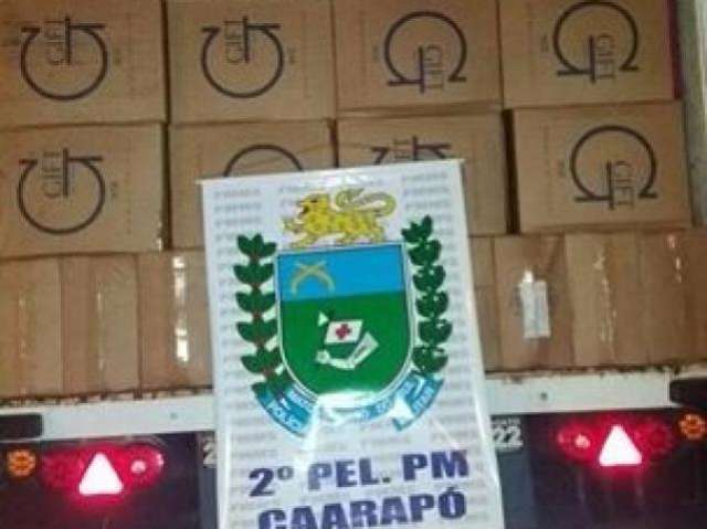 Caminhoneiro &eacute; preso levando R$ 4 milh&otilde;es em cigarros contrabandeados