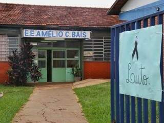 Hoje não tem aula na escola Amélio de Carvalho Baís, onde lecionava professor que morreu com gripe (Foto: Fernando Antunes)