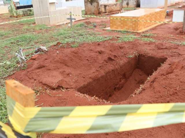 Fam&iacute;lia far&aacute; vig&iacute;lia em cemit&eacute;rio para evitar que corpo seja furtado de novo