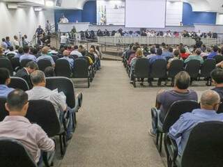 Representantes de 54 municípios participaram hoje de audiência na Câmara de Campo Grande (Foto: Paulo Francis)