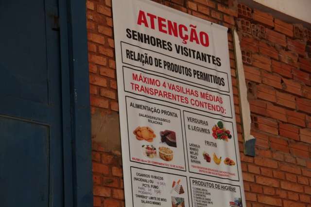 Esposas criticam restri&ccedil;&atilde;o &agrave; entrada de alimento e temem motim durante greve