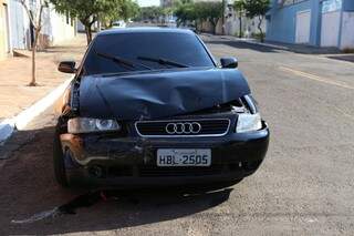 O motorista do Audi foi perseguido e detido na rua Arthur Jorge. (Foto: Fernando Antunes) 