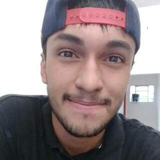 Murillo, 19 anos, foi diagnosticado com ceratocone; para pagar cirurgia de R$ 28 mil, jovem começou vaquinha online (Foto: Reprodução)