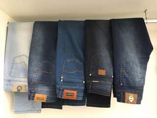 Jeans em diversas lavagens e modelagens têm preço único.