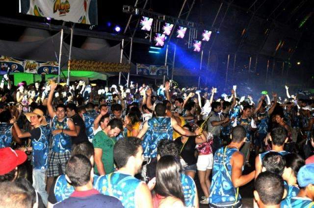 Carnaval de Parana&iacute;ba ter&aacute; anima&ccedil;&atilde;o do bloco Au&ecirc;, festa open bar e shows