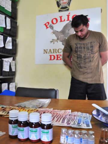  Preso jovem que vendia de droga a anabolizante em condom&iacute;nio