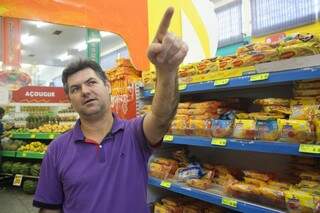 Com muito trabalho, Francisco e os dois irmãos conseguiram abrir 16 lojas da rede de supermercados (Foto: Marcos Ermínio)