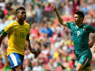 Com dois gols, atacante Peralta foi o vilão brasileiro em Londres. (Foto: AFP)