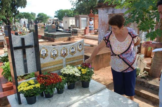 Mais de 20 mil pessoas s&atilde;o esperadas nos cemit&eacute;rios p&uacute;blicos hoje