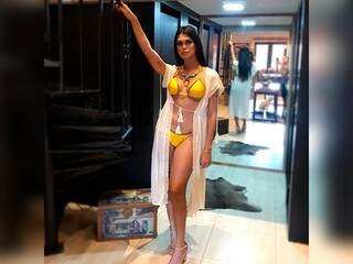 Emanuelle Fernandes é modelo de uma loja de roupa feminina em Campo Grande. (Foto: Arquivo Pessoal)
