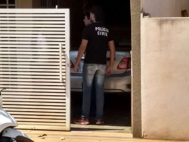 Ex-vereadora e pai dela s&atilde;o achados mortos a tiros dentro de casa