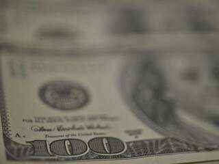 Bolsa atinge os 108,7 mil pontos e renova m&aacute;xima hist&oacute;rica; d&oacute;lar tem leve alta