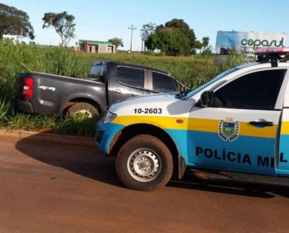 Traficante foge de pol&iacute;cia e abandona caminhonete com 131 kg de maconha