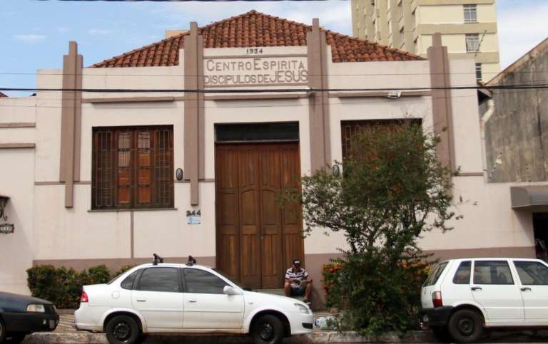 Centro Espírita na Maracaju com entre a Calógeras e 14 de Julho tem números de ferro que contam a idade da fachada