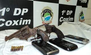 Uma das armas usadas pelos adolescentes sequer funciona (Foto: Maikon Leal/Coxim Agora)
