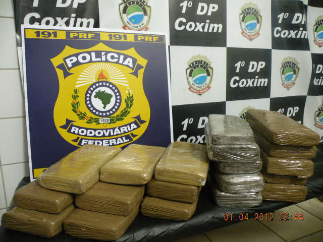  'Mulas' s&atilde;o presas com 20,8 quilos de maconha na rodovi&aacute;ria de Coxim