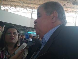 Marun conversa com jornalistas durante agenda em Campo Grande nesta quinta-feira. (Foto: Fernanda Palheta)