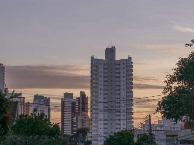 Tempo quente e &uacute;mido favorece pancadas de chuva com trovoadas 