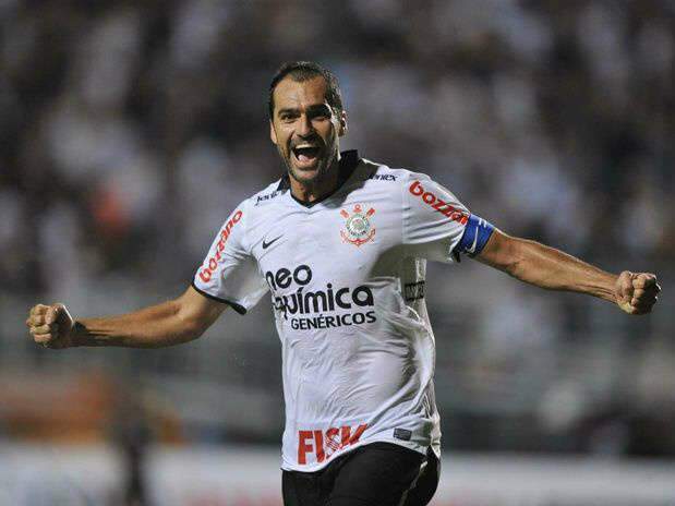  Corinthians conquista primeira vit&oacute;ria na Libertadores em 2012