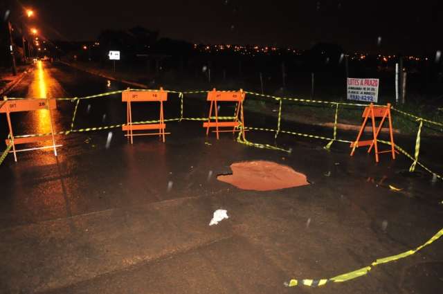 Depois de interdi&ccedil;&atilde;o, Rua Catigu&aacute; &eacute; restaurada e tr&acirc;nsito liberado 