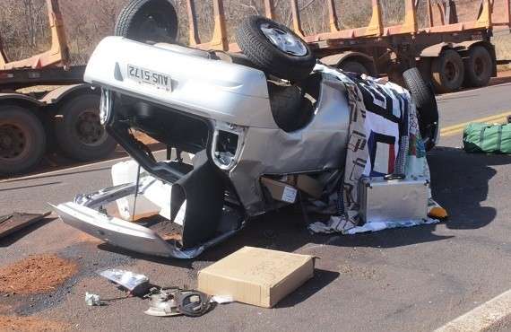 Pneu estoura, carro capota e motorista de 36 anos morre na BR-262