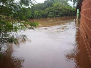 Nível do Rio Aquidauana nesta terça (Foto: Luiz Guido Jr / O Pantaneiro)
